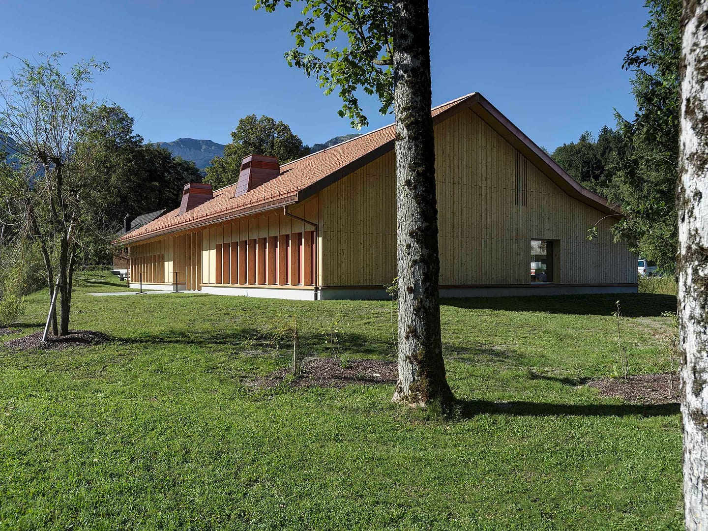 Aussen_Seminargebäude im Park