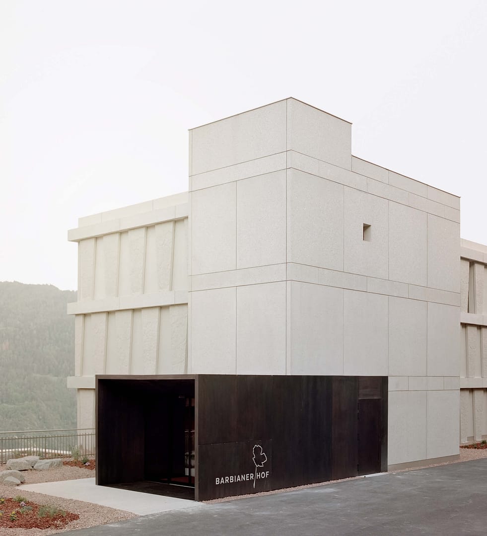 1001-Simone Bossi © 2022